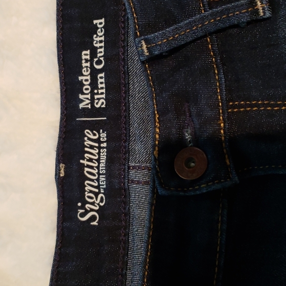 Women's Levis - Picture 4 of 5